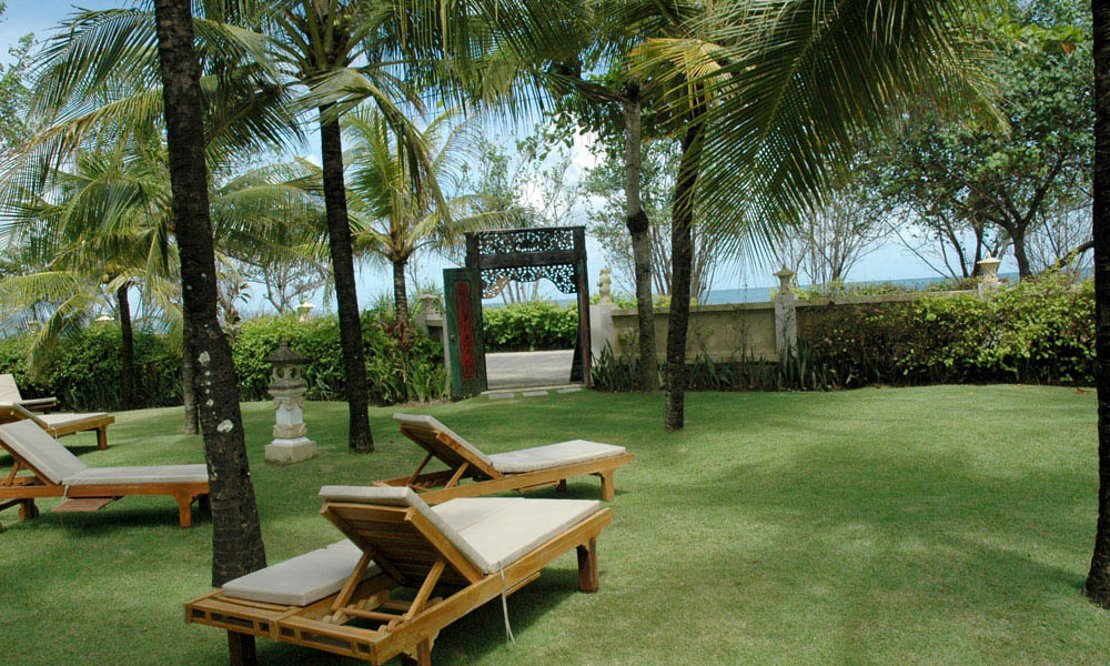 The Sari Beach Hotel 